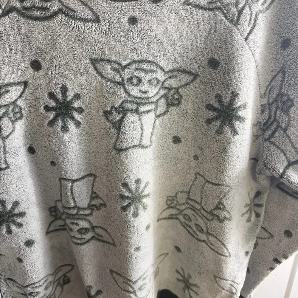 Star Wars Gray and Olive Crewneck Sweater with The Child Pattern  Size XXL